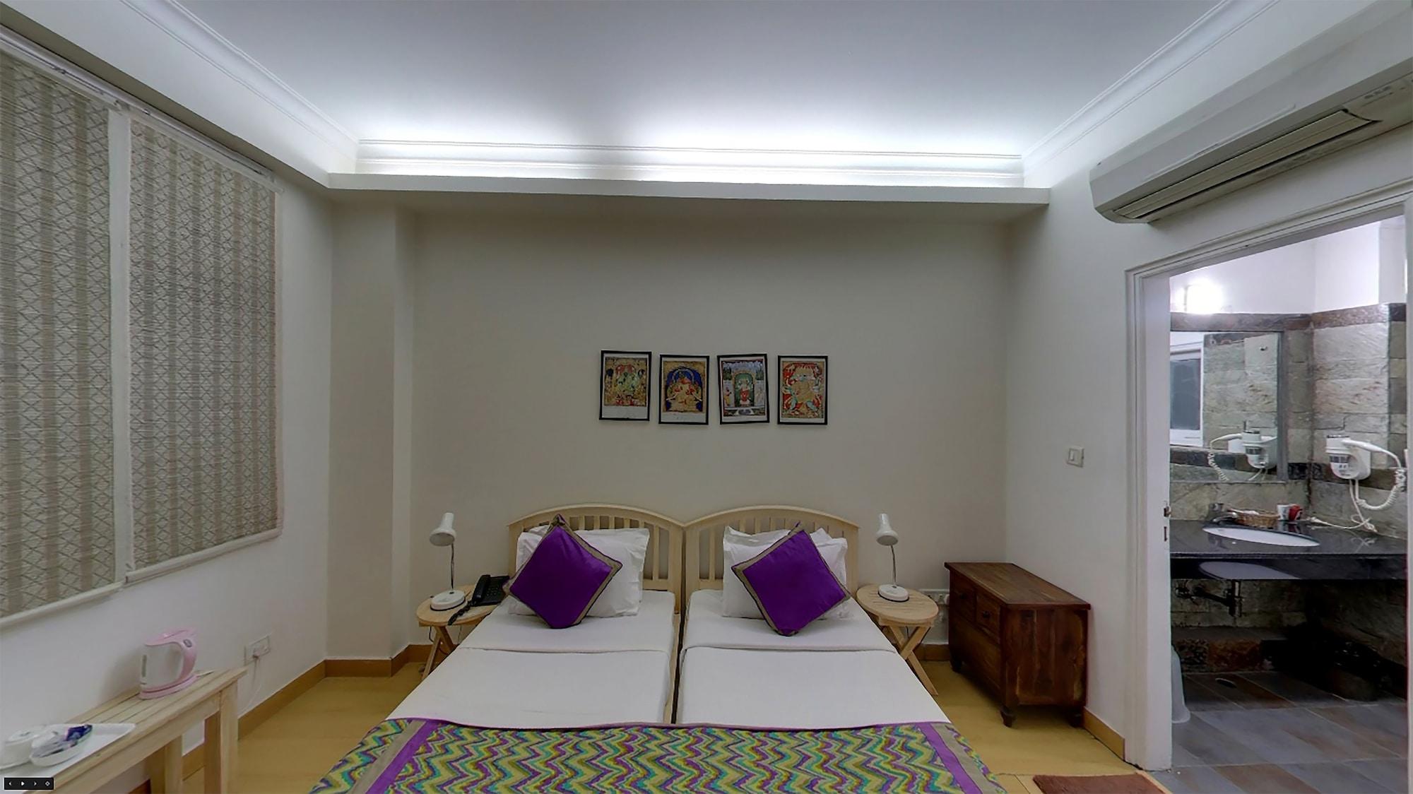 Colonel'S Retreat At The Airport Bed & Breakfast New Delhi Bagian luar foto