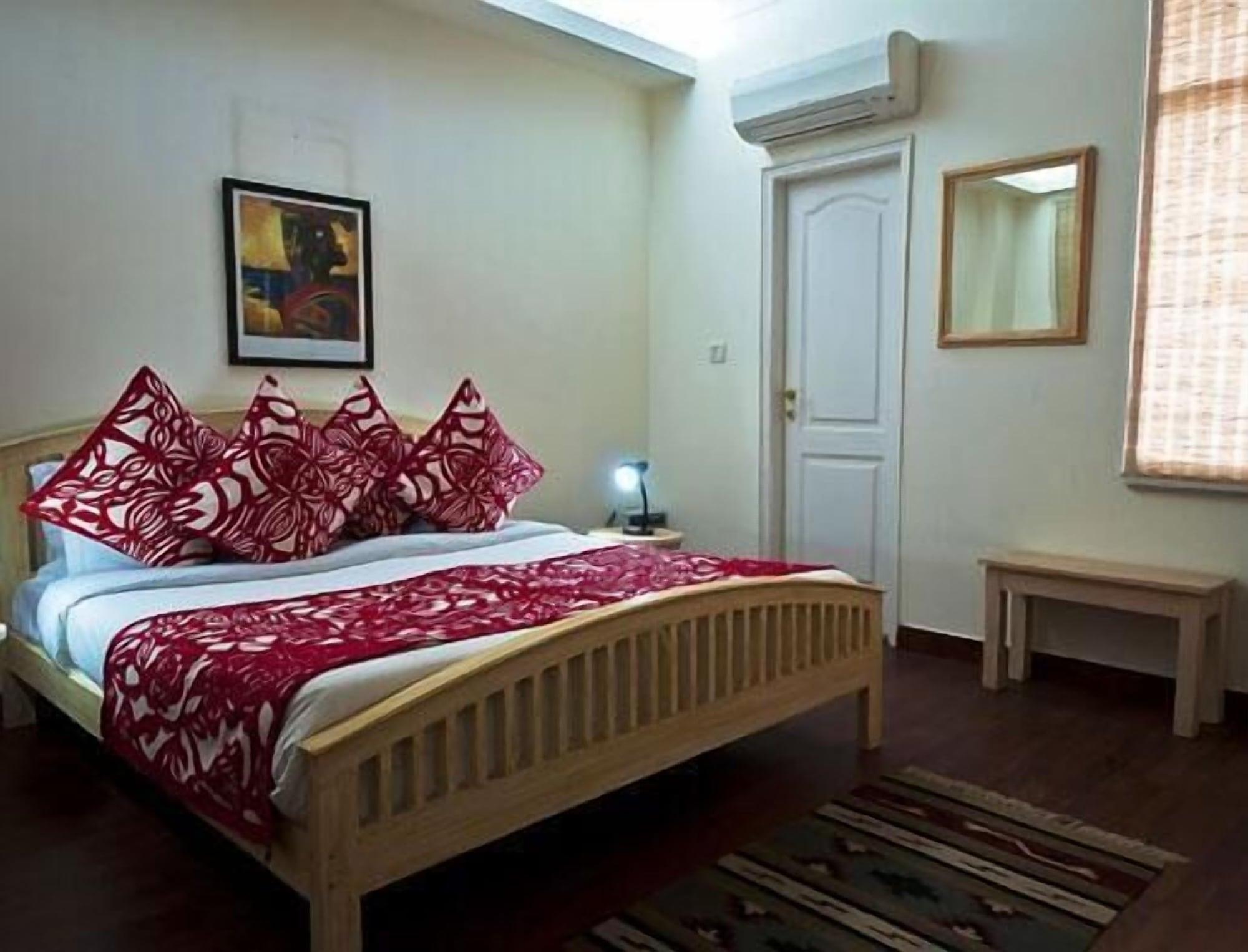 Colonel'S Retreat At The Airport Bed & Breakfast New Delhi Bagian luar foto