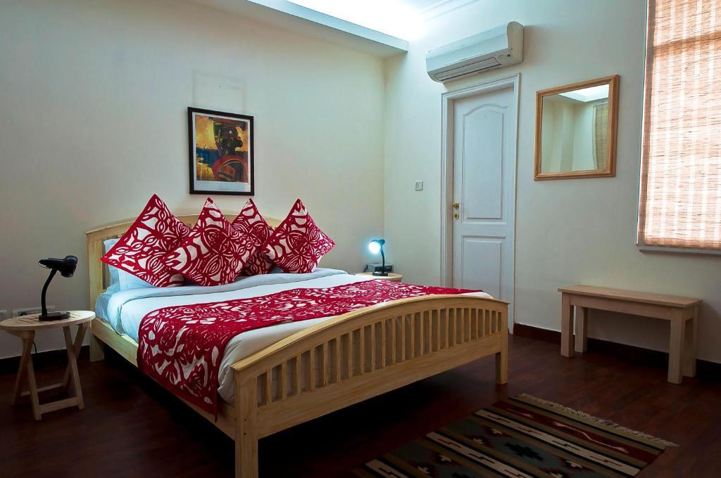 Colonel'S Retreat At The Airport Bed & Breakfast New Delhi Bagian luar foto