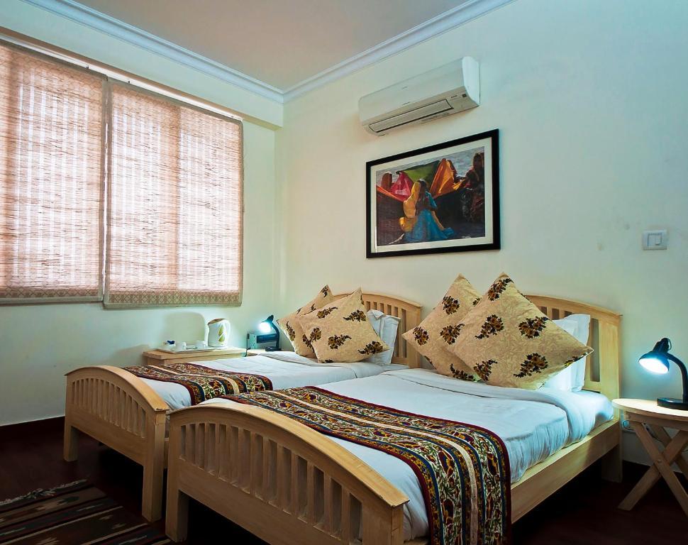 Colonel'S Retreat At The Airport Bed & Breakfast New Delhi Bagian luar foto