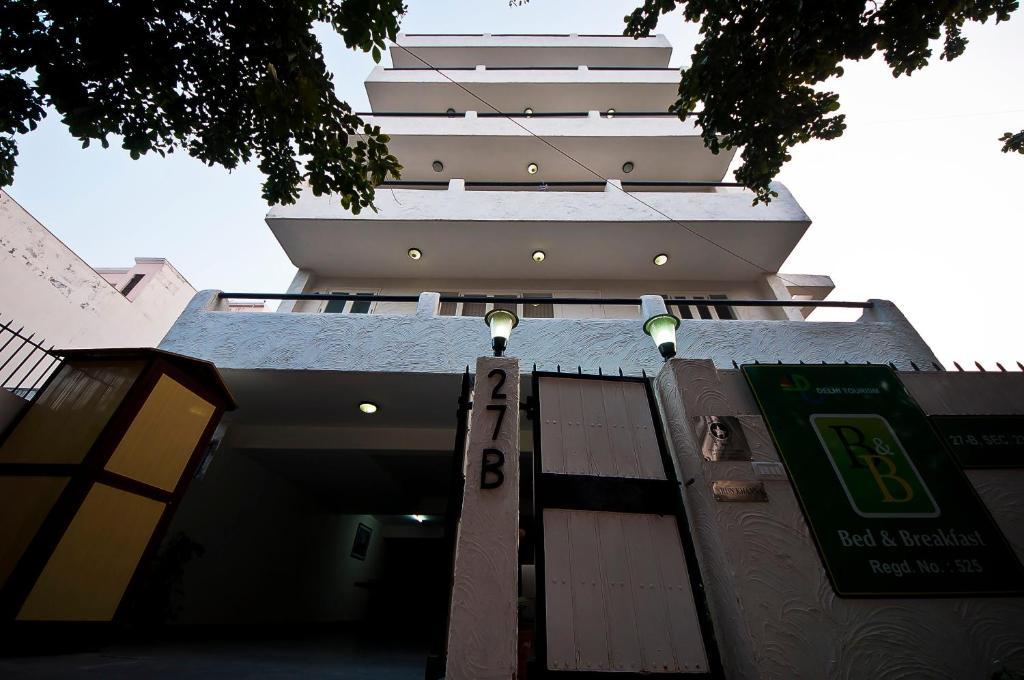 Colonel'S Retreat At The Airport Bed & Breakfast New Delhi Bagian luar foto