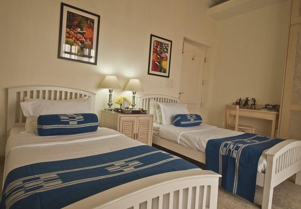 Colonel'S Retreat At The Airport Bed & Breakfast New Delhi Bagian luar foto