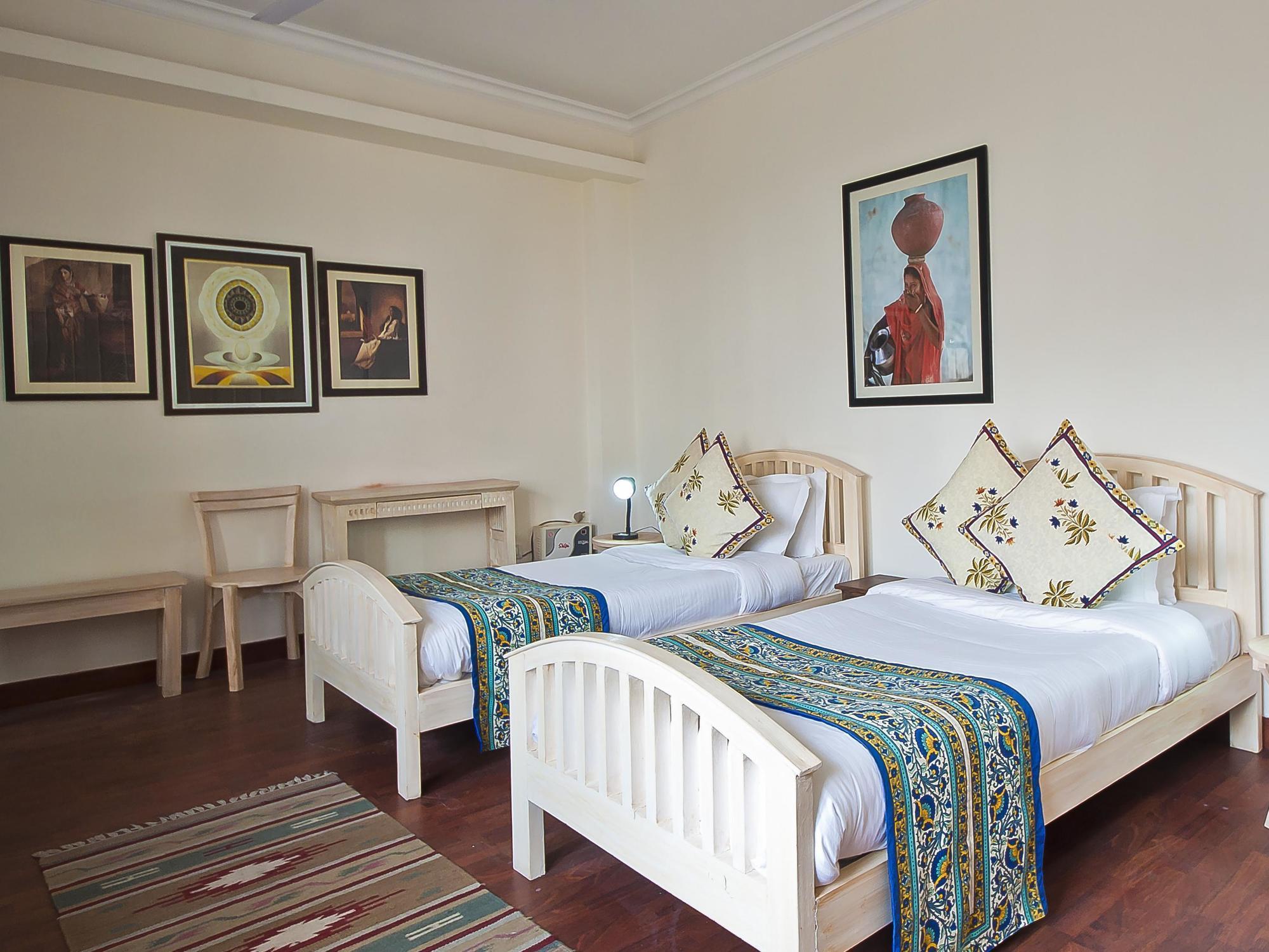 Colonel'S Retreat At The Airport Bed & Breakfast New Delhi Bagian luar foto