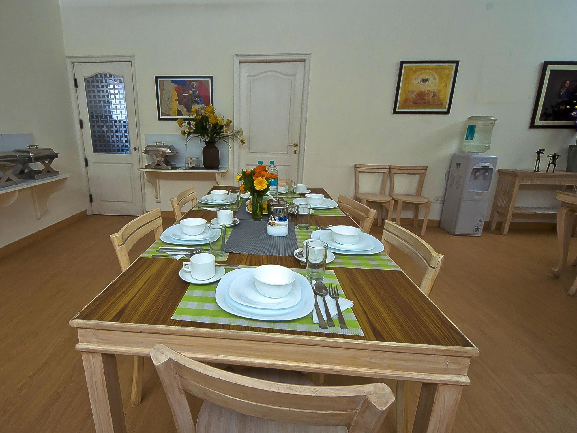 Colonel'S Retreat At The Airport Bed & Breakfast New Delhi Bagian luar foto