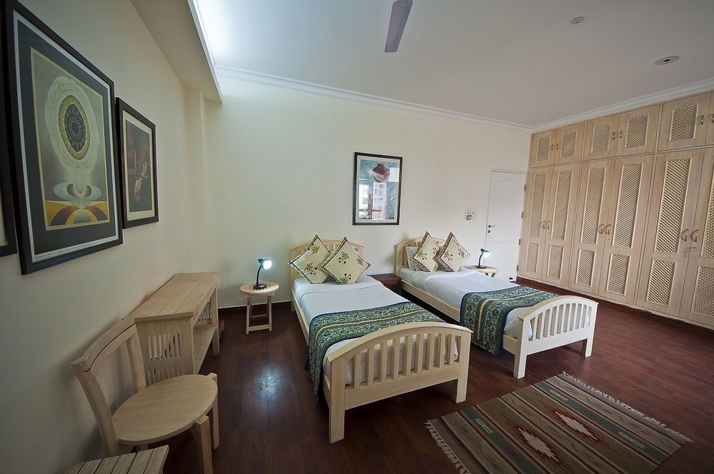 Colonel'S Retreat At The Airport Bed & Breakfast New Delhi Bagian luar foto
