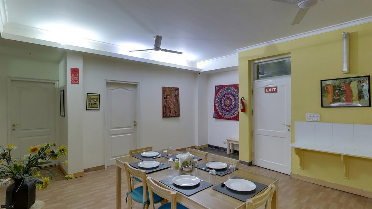 Colonel'S Retreat At The Airport Bed & Breakfast New Delhi Bagian luar foto