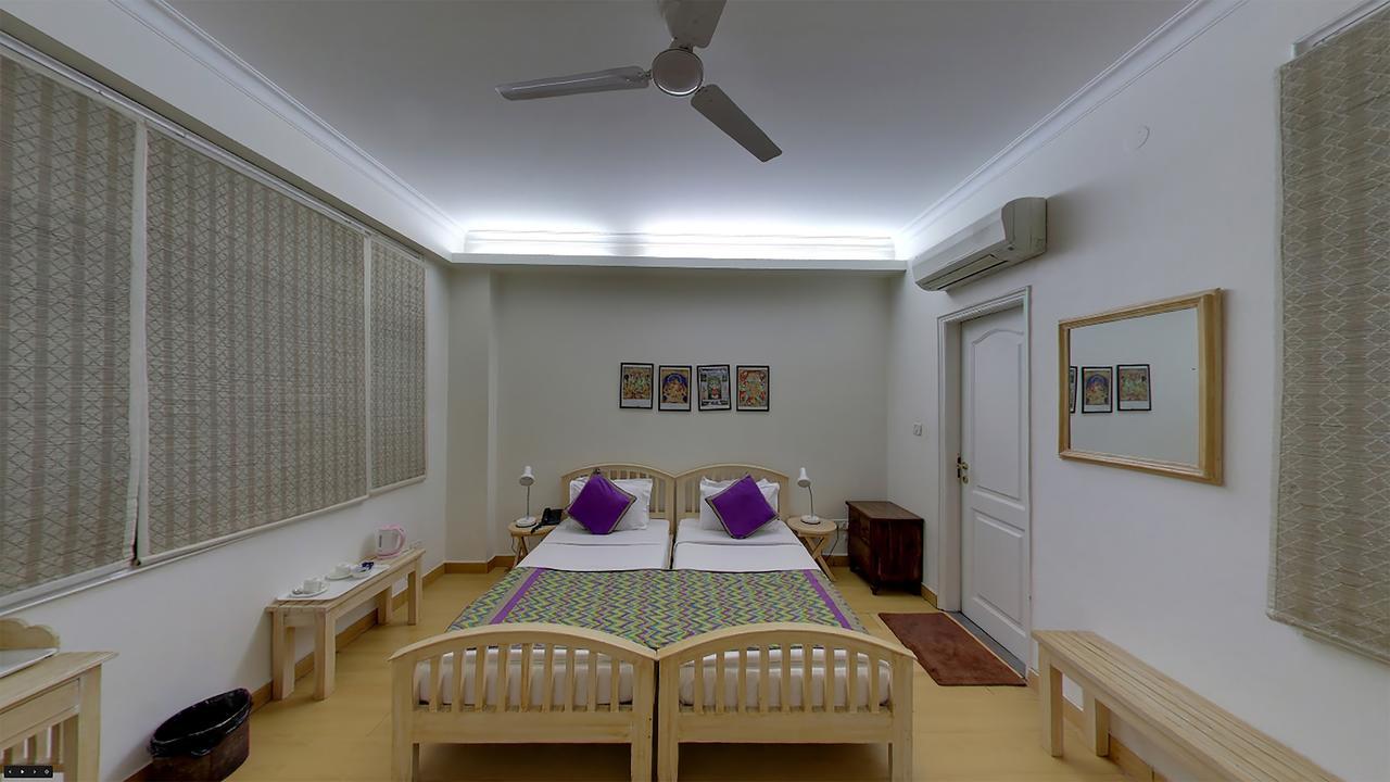 Colonel'S Retreat At The Airport Bed & Breakfast New Delhi Bagian luar foto