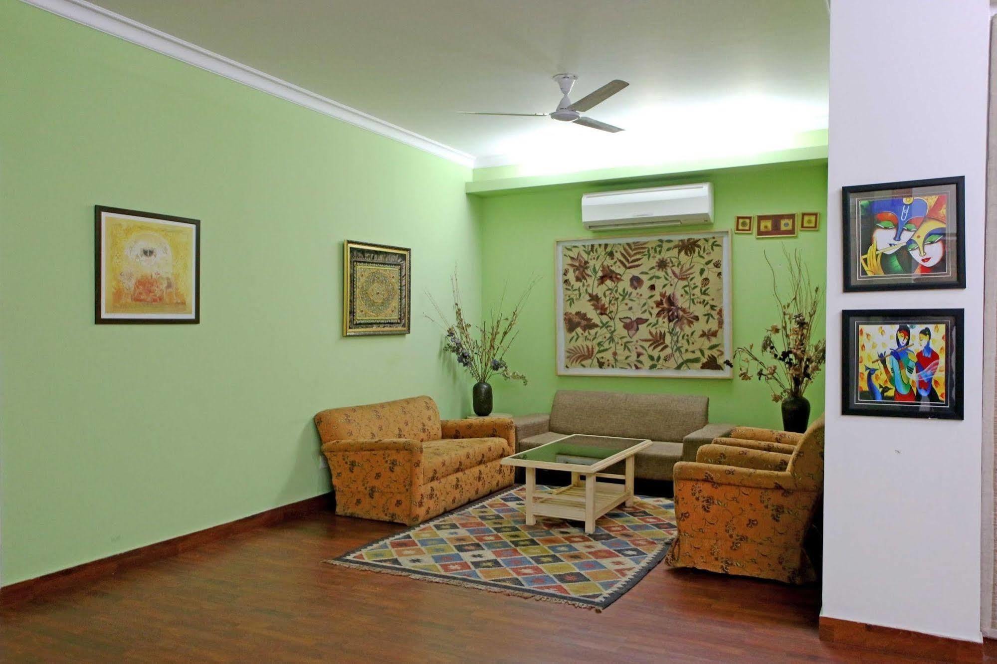 Colonel'S Retreat At The Airport Bed & Breakfast New Delhi Bagian luar foto