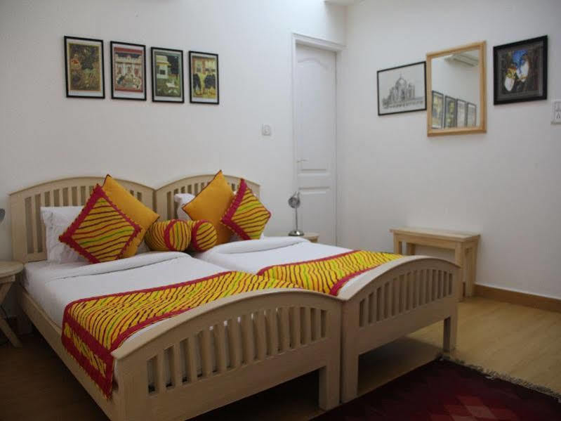 Colonel'S Retreat At The Airport Bed & Breakfast New Delhi Bagian luar foto