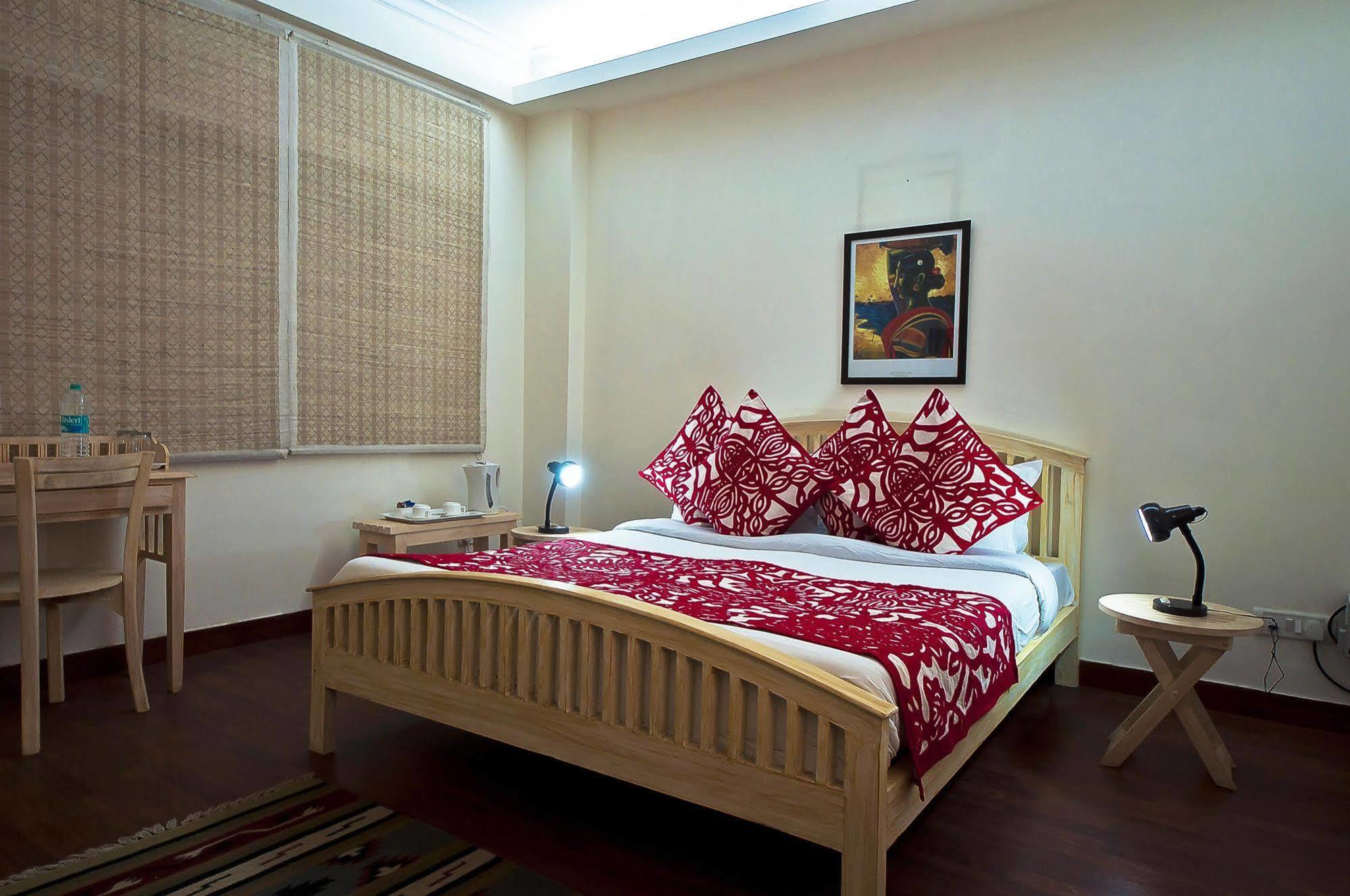 Colonel'S Retreat At The Airport Bed & Breakfast New Delhi Bagian luar foto